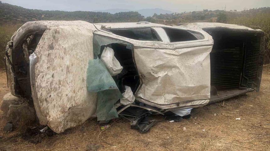 Karpuzlu&rsquo;da kamyonet takla attı: 3 yaralı