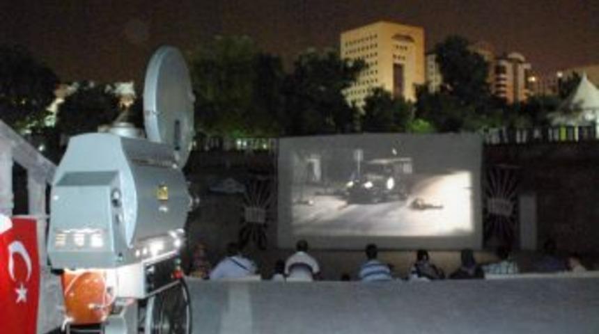 Kayseri'de a&ccedil;ık havada sinema keyfi