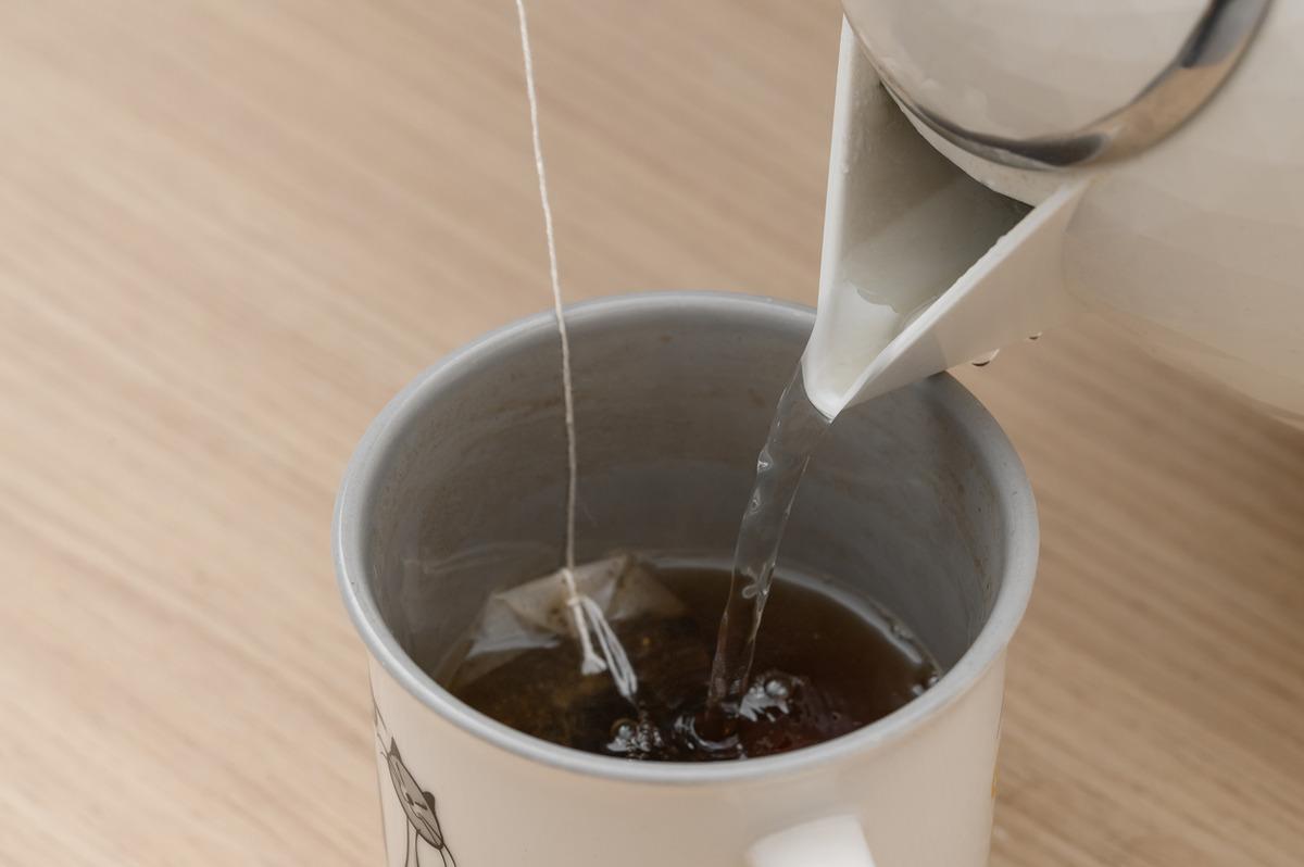 Ne toz kalıyor ne çizik: Parkelerinize çay dökün! 2