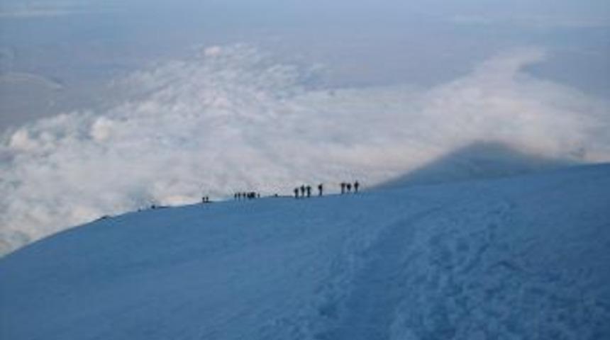 Doğubayazıtlı dağcılardan Metrocity'e jest
