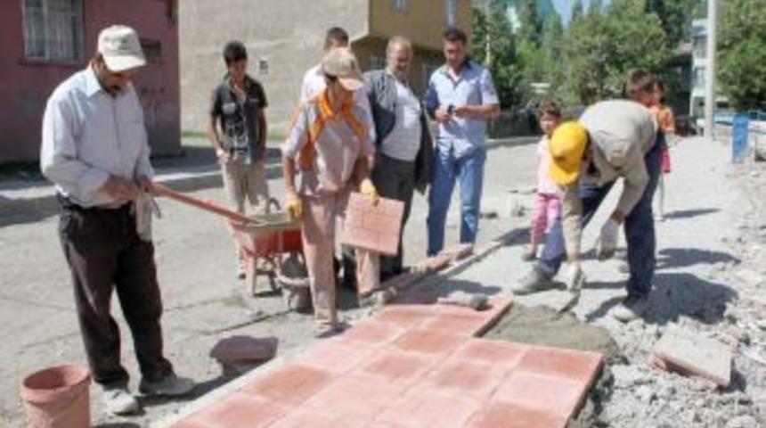 Paland&ouml;ken Belediyesi, kaldırım yenileme &ccedil;alışmalarına hız verdi