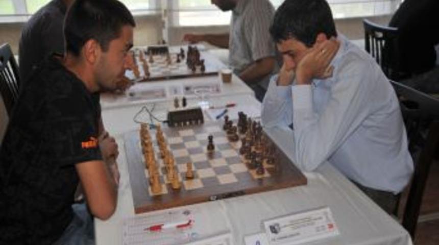 İzmir'deki Satran&ccedil; Turnuvası'na yurdışından ilgi