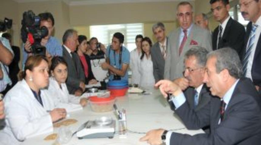 Bakan Eker, Bakan Yazıcı'ya buğday sattı