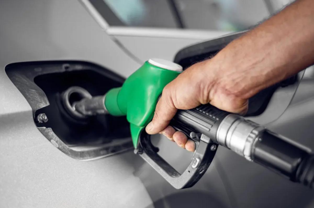 Benzine g&ouml;r&uuml;lmemiş zam geliyor! Fiyat 90 TL yi aşacak 1