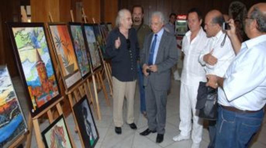 Baba ile kızının yağlı boya resim sergisi ilgi g&ouml;rd&uuml;