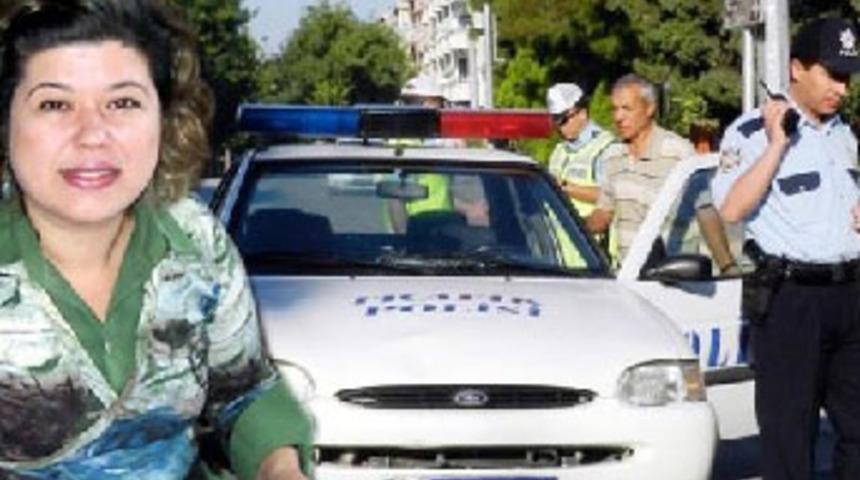 Emniyet amirinin eşine polis otosu &ccedil;arptı