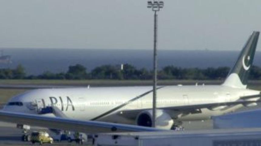 Bomba ihbarı yapılan Pakistan u&ccedil;ağı İstanbul'a indi