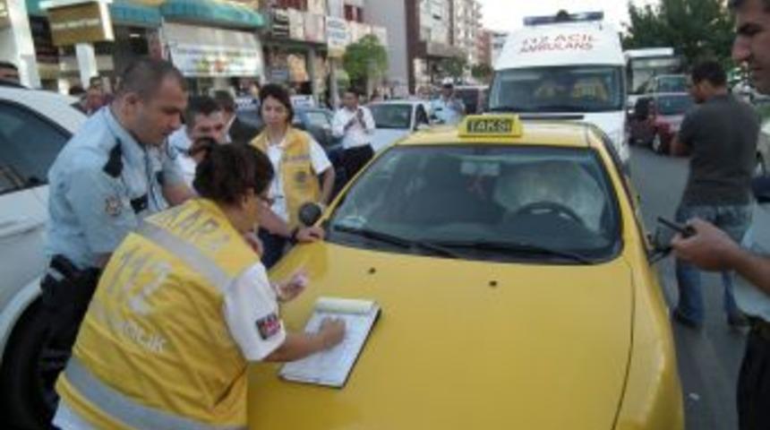 Taksici direksiyonda kalp krizi ge&ccedil;irip &ouml;ld&uuml;
