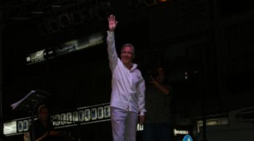 Aydın'da Z&uuml;lf&uuml; Livaneli coşkusu