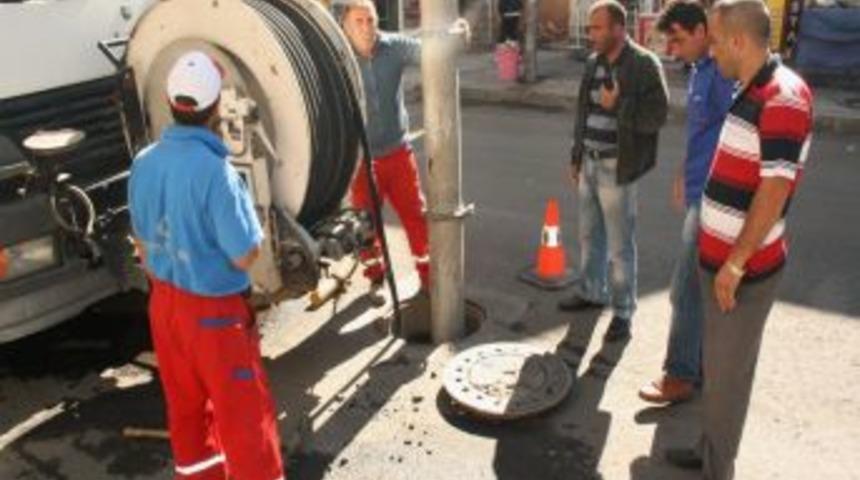 Kars'ta caddeler yağışlardan sonra g&ouml;le d&ouml;nmeyecek