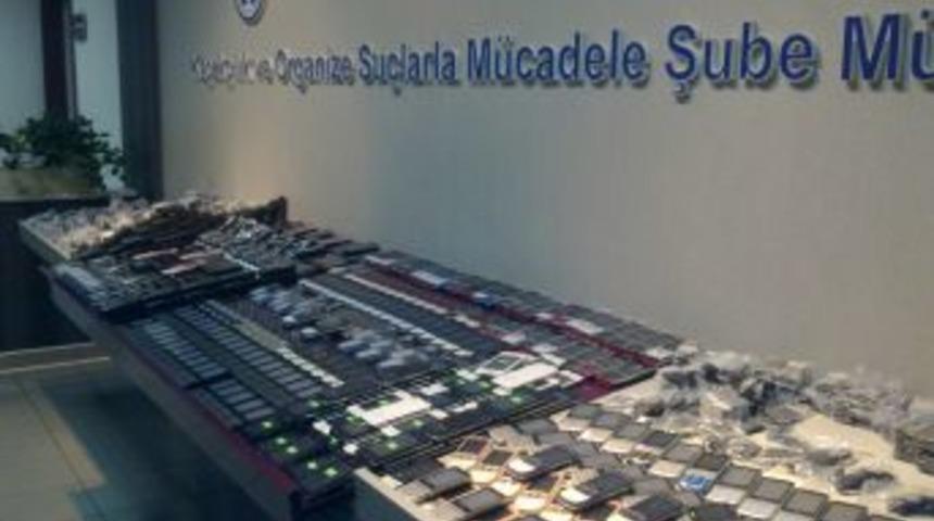 Başkent'te 300 bin lira değerinde ka&ccedil;ak cep telefonu ele ge&ccedil;irildi