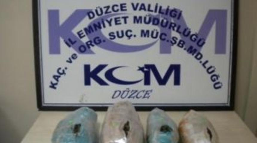 Diyarbakır'dan İstanbul'a esrar g&ouml;t&uuml;ren zanlı, D&uuml;zce polisini atlatamadı