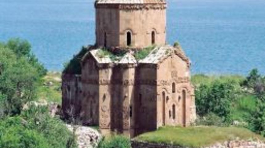 Akdamar Adası ayine hazır