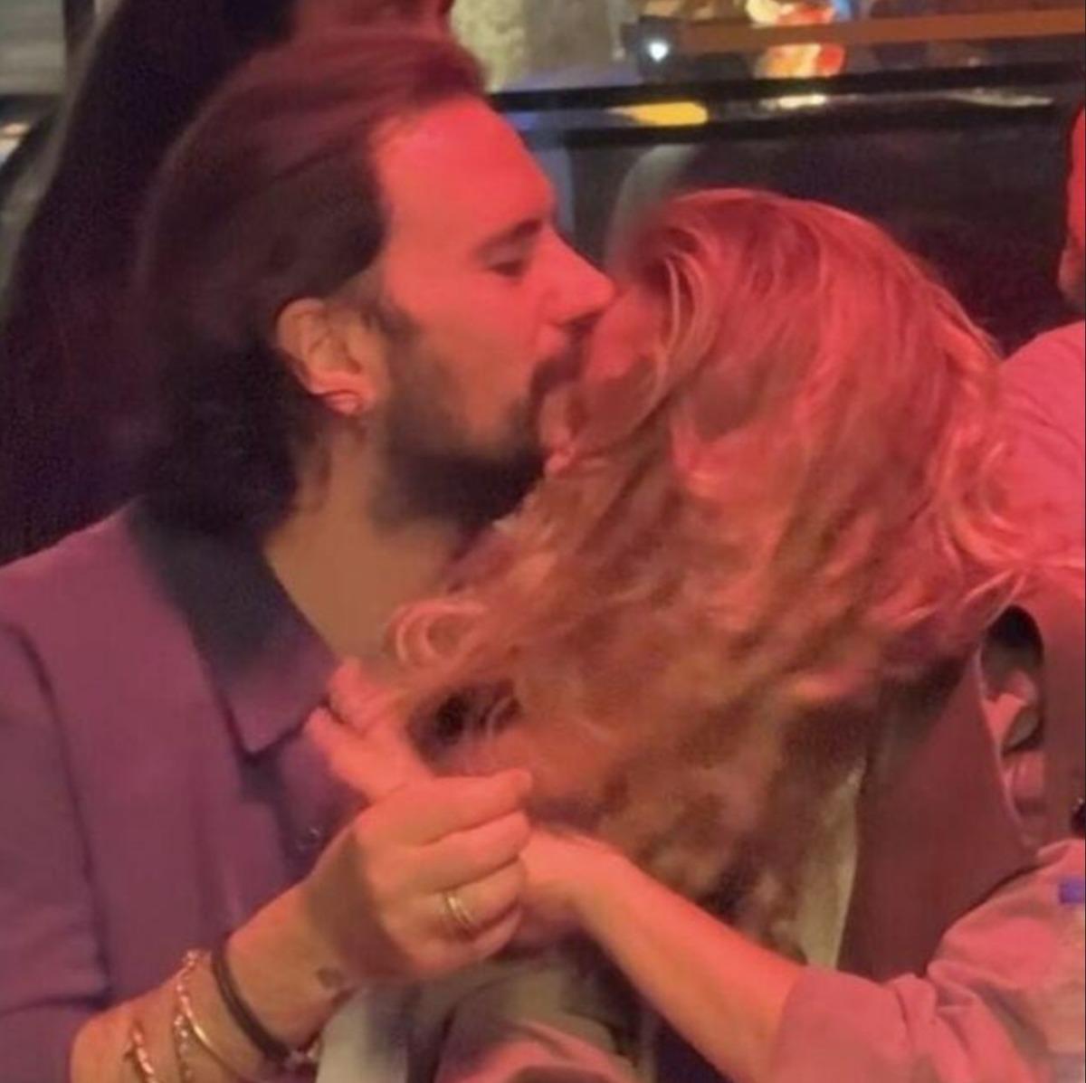 Burcu Biricik eşinin omzunda ağlarken görüntülendi: Nedenini açıkladı 2