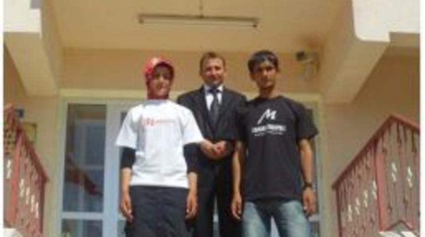 Kalecik Maltepe'nin başarılı &ouml;ğrencileri Başkan Şahin'i ziyaret etti