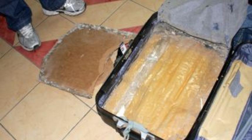 Yolcu otob&uuml;s&uuml;n&uuml;n bagajında uyuşturucu taşırken yakalandılar