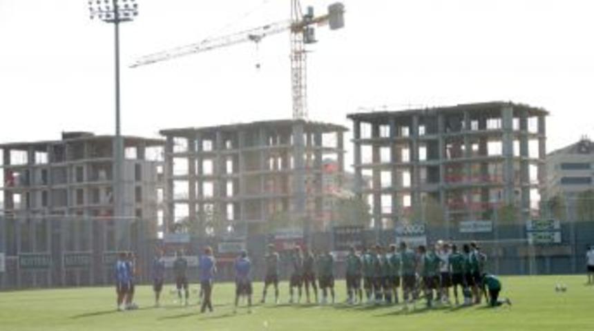 Bursaspor&rsquo;un yeni transferleri ilk antrenmana alkışlarla &ccedil;ıktı