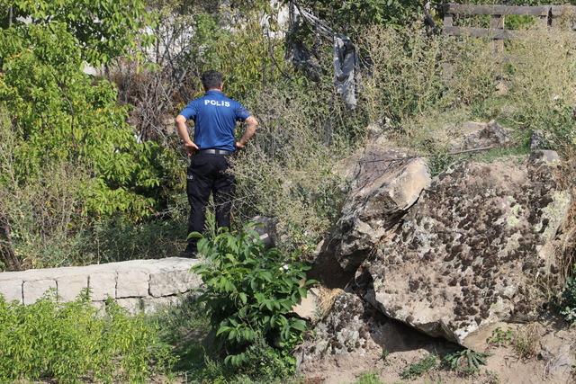 Kayseri de babasının kucağındayken başına taş düşen çocuk hayatını kaybetti 2