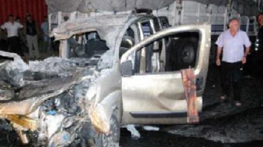TIR dehşeti; 2 &ouml;l&uuml;, 3 yaralı