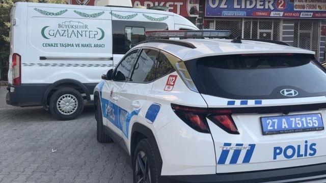 Gaziantep'te bir şahıs evde tartıştığı arkadaşını &ouml;ld&uuml;r&uuml;p intihar etti