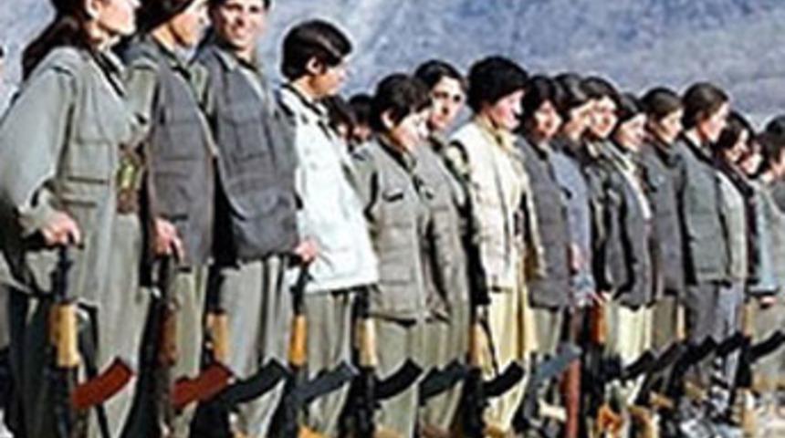 Şırnak'ta bir kadın ter&ouml;rist teslim oldu