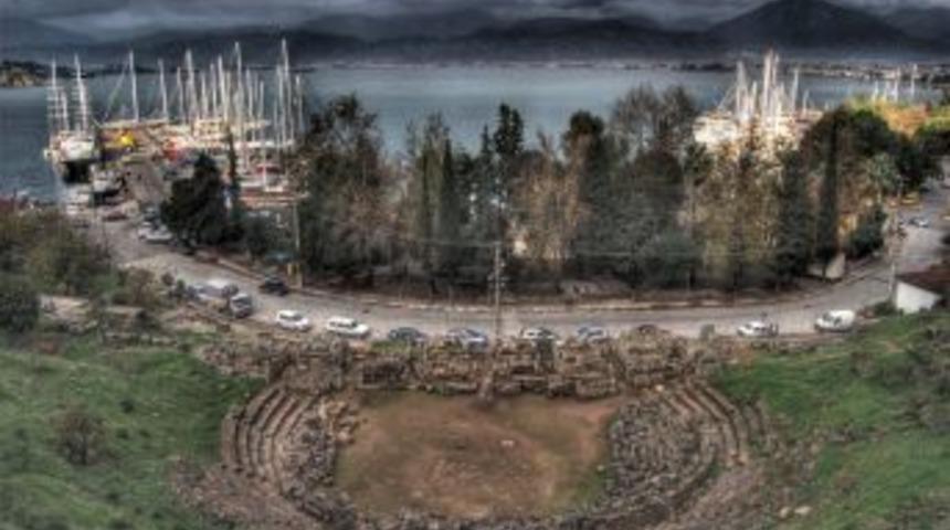 Fethiye&rsquo;nin simgesi olan antik tiyatroya &ccedil;evreciler sahip &ccedil;ıktı