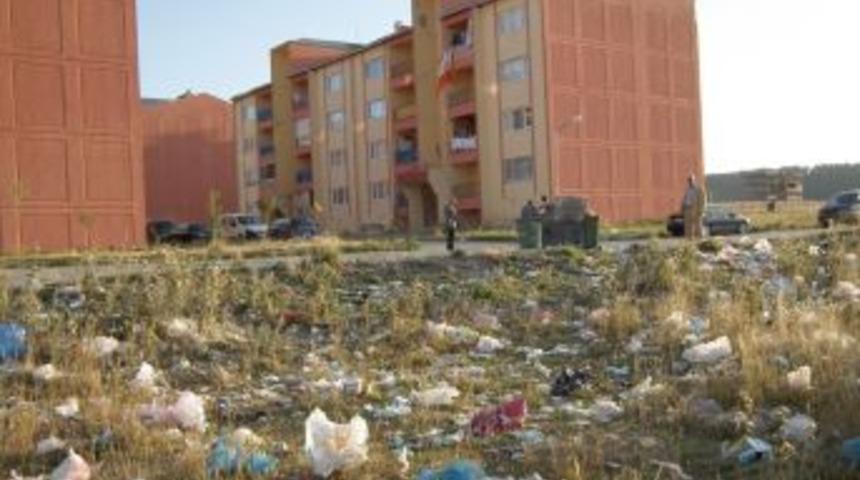 Sarıkamış'ta TOKİ konutlarında oturanlar, altyapı eksikliğinde şikayet&ccedil;i