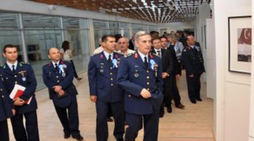 Hava Kuvvetleri'nin 100 yılını anlatan fotoğraf sergisi Bursa'da açıldı