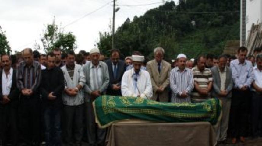 Denizde boğulan lise &ouml;ğrencisi g&ouml;zyaşları arasında toprağa verildi