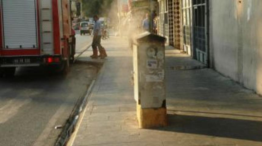 Dolmuş durağındaki trafodan y&uuml;kselen dumanlar korku sa&ccedil;tı