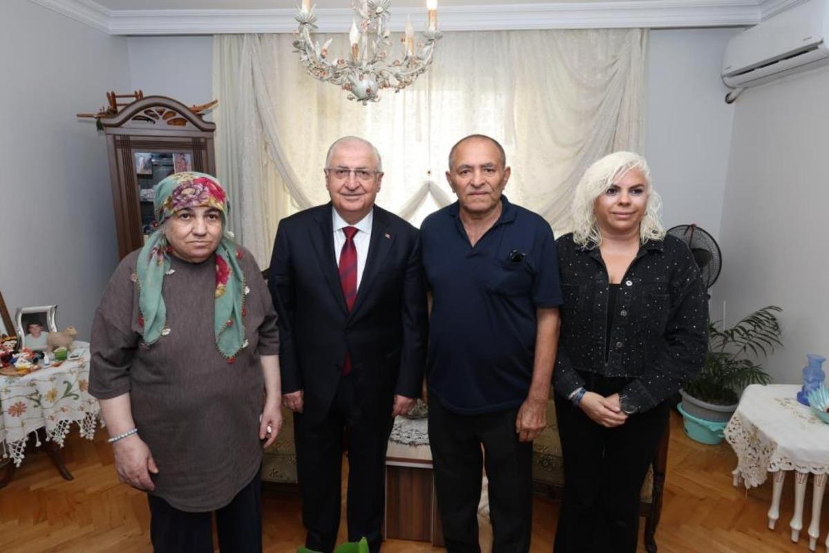 Bakan Güler, şehit Alaattin Buluç’un ailesini ziyaret etti 1