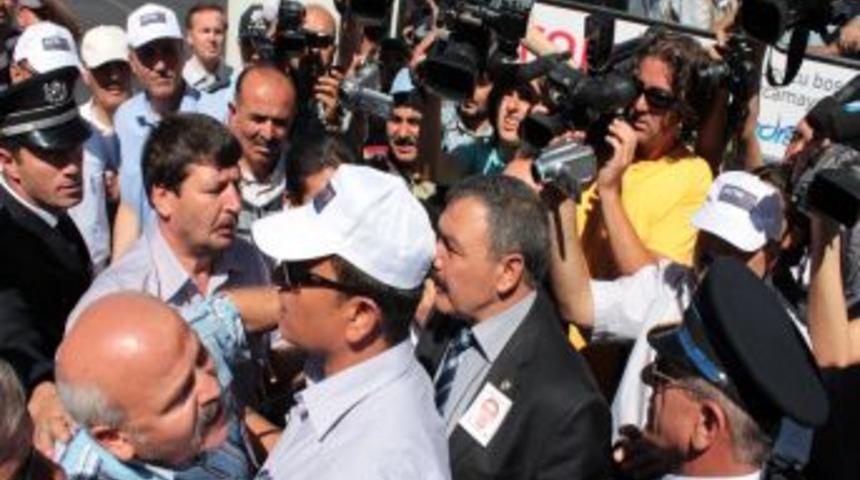 Şehit cenazesinde gerginlik