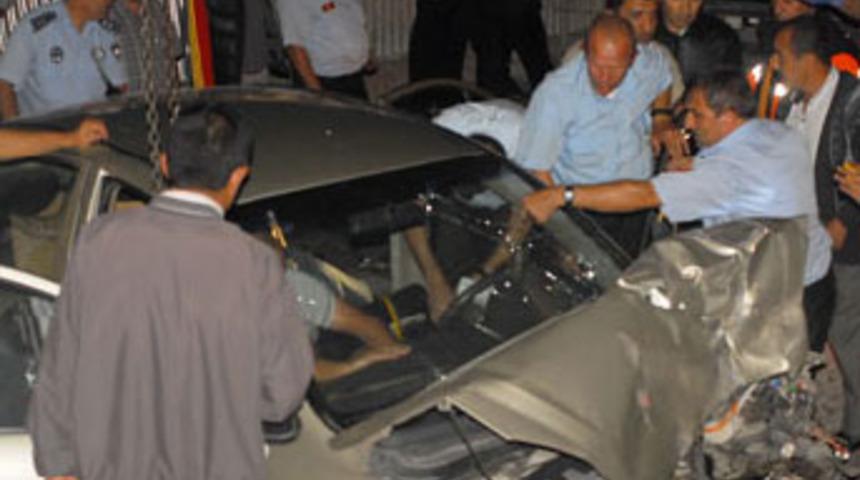 Alkoll&uuml; s&uuml;r&uuml;c&uuml; dehşeti; 3 &ouml;l&uuml;