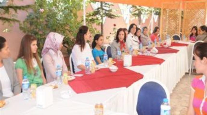 &Ccedil;alışkan &ouml;ğrenciler &uuml;cretsiz dershaneye g&ouml;nderiliyor