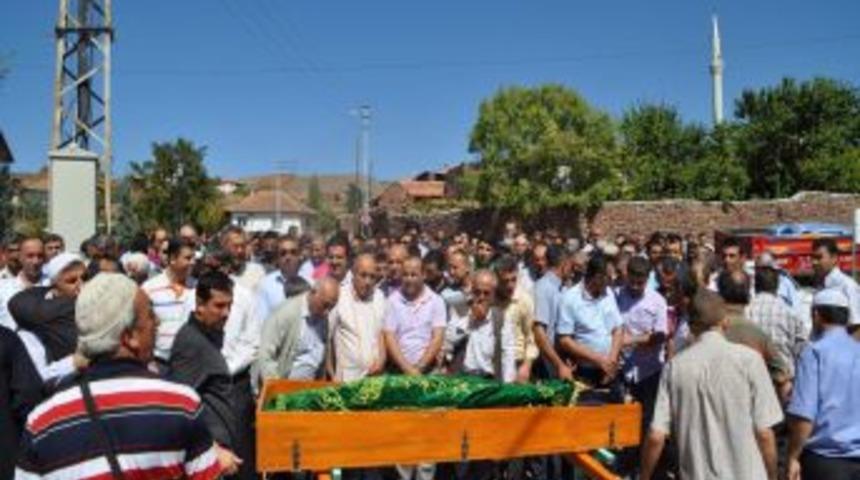 Eğitim gönüllüsü öğretmen dualarla son yolculuğuna uğurlandı