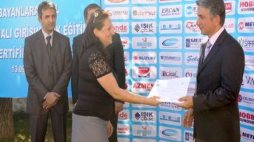 Bayanlar, girişimcilik sertifikası aldı