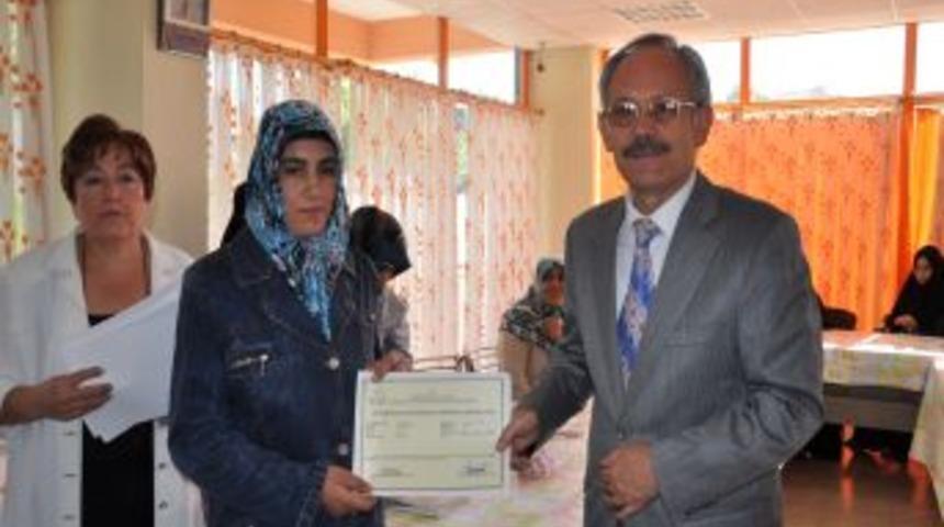 &Ccedil;ocuk gelişimi eğitimini tamamlayanlar sertifikalarını aldı