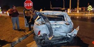 Antalya&rsquo;da feci kaza: Tır 2 kişinin &uuml;zerine devrildi
