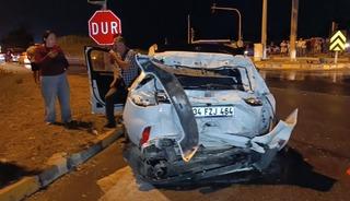 Antalya&rsquo;da feci kaza: Tır 2 kişinin &uuml;zerine devrildi