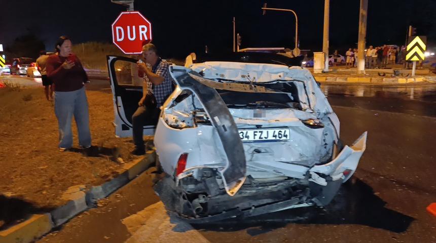 Antalya&rsquo;da feci kaza: Tır 2 kişinin &uuml;zerine devrildi
