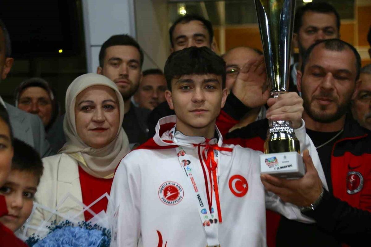 İsrailli rakibini yenerek dünya şampiyonu olan milli sporcuya coşkulu karşılama 1