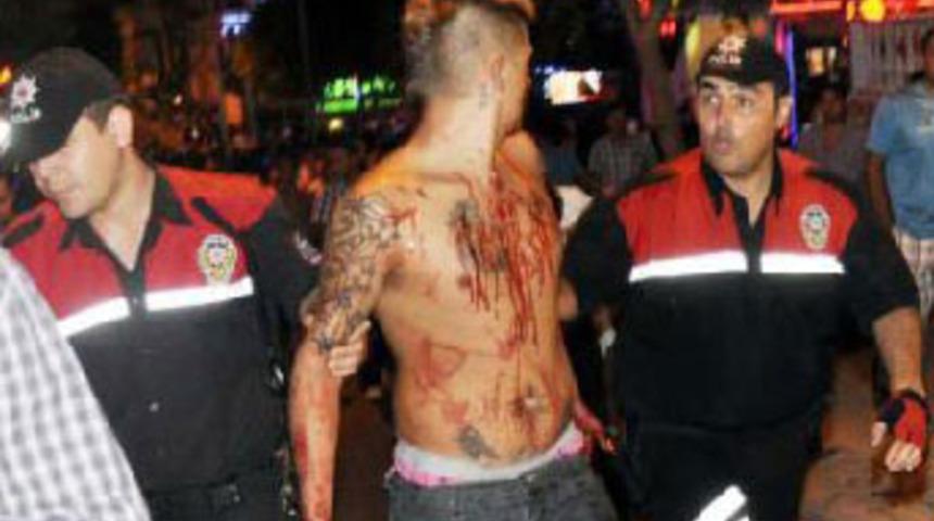 Eğlencenin dozunu ka&ccedil;ıran turistlere dayak