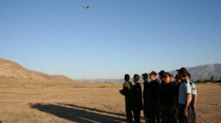 Ter&ouml;rle m&uuml;cadelede model u&ccedil;ak d&ouml;nemi