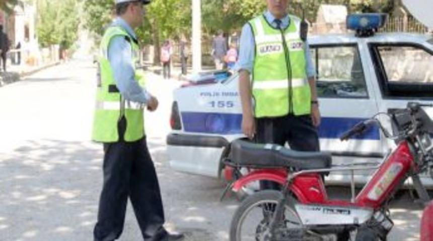 Dinar'da motosiklet s&uuml;r&uuml;c&uuml;lerine karşı denetimler artırıldı