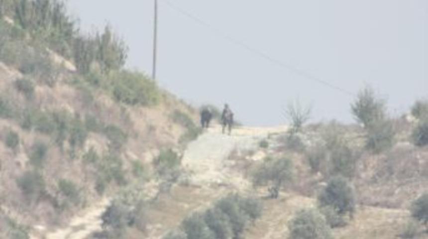 Sınır hattındaki otomobiller Suriye askerleri tarafından toplandı