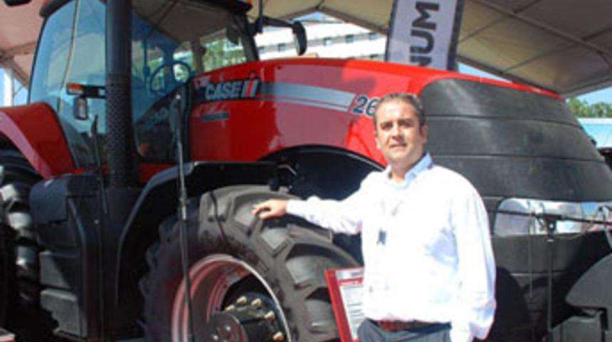 Bu trakt&ouml;r uydu sinyaliyle tarla s&uuml;r&uuml;yor