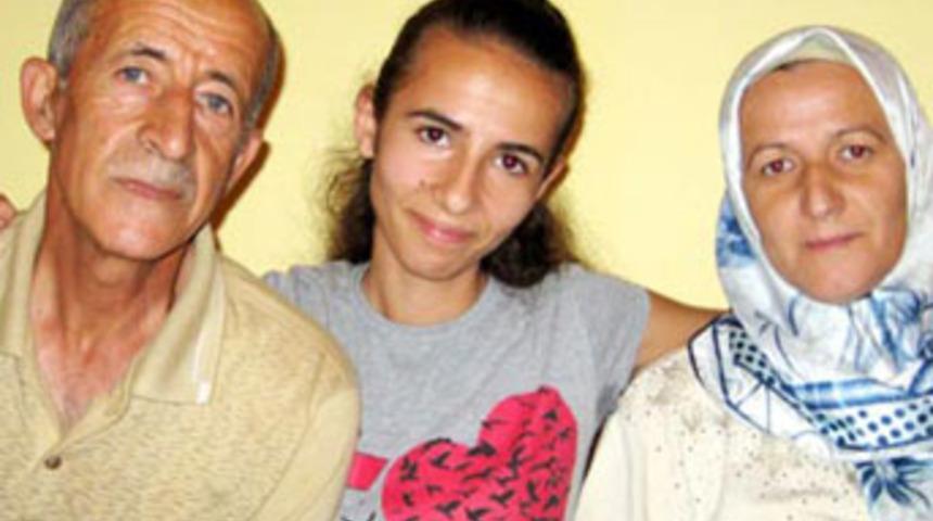 &Ouml;l&uuml;m&uuml;n&uuml; anons ettirdi, ailesini birleştirdi