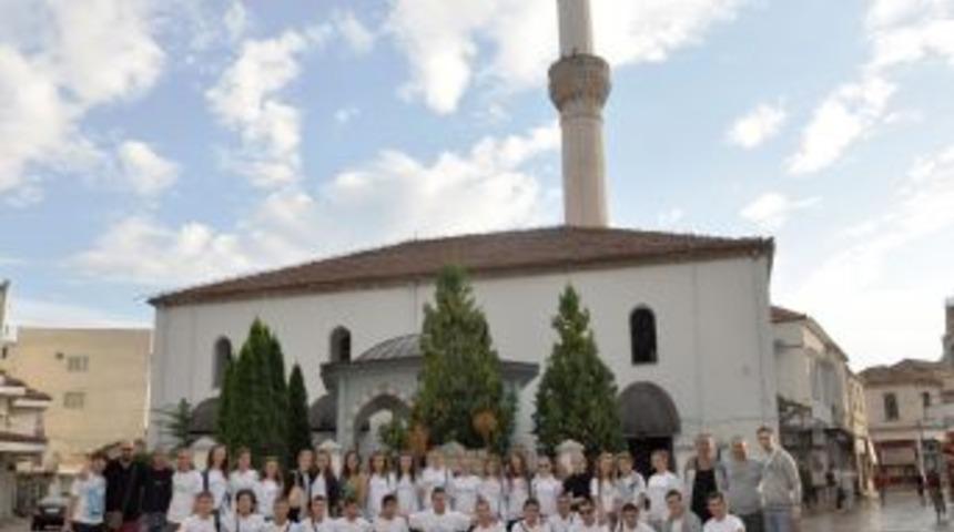 Karag&ouml;z Halk Dansları Topluluğu d&uuml;nyayı fethetti