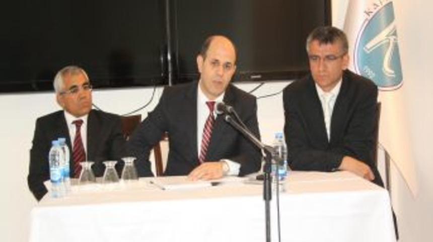 Kafkas &Uuml;niversitesi Rekt&ouml;r&uuml; &Ouml;zcan: İlahiyat Fak&uuml;ltesi'nin a&ccedil;ılması kabul edildi