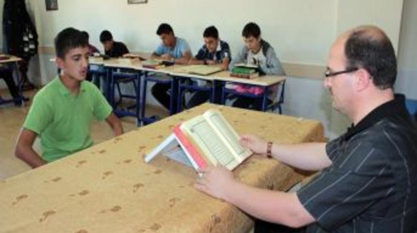 61 yıl &ouml;nce a&ccedil;ıldı, bin 840&rsquo;tan fazla hafız yetiştirdi